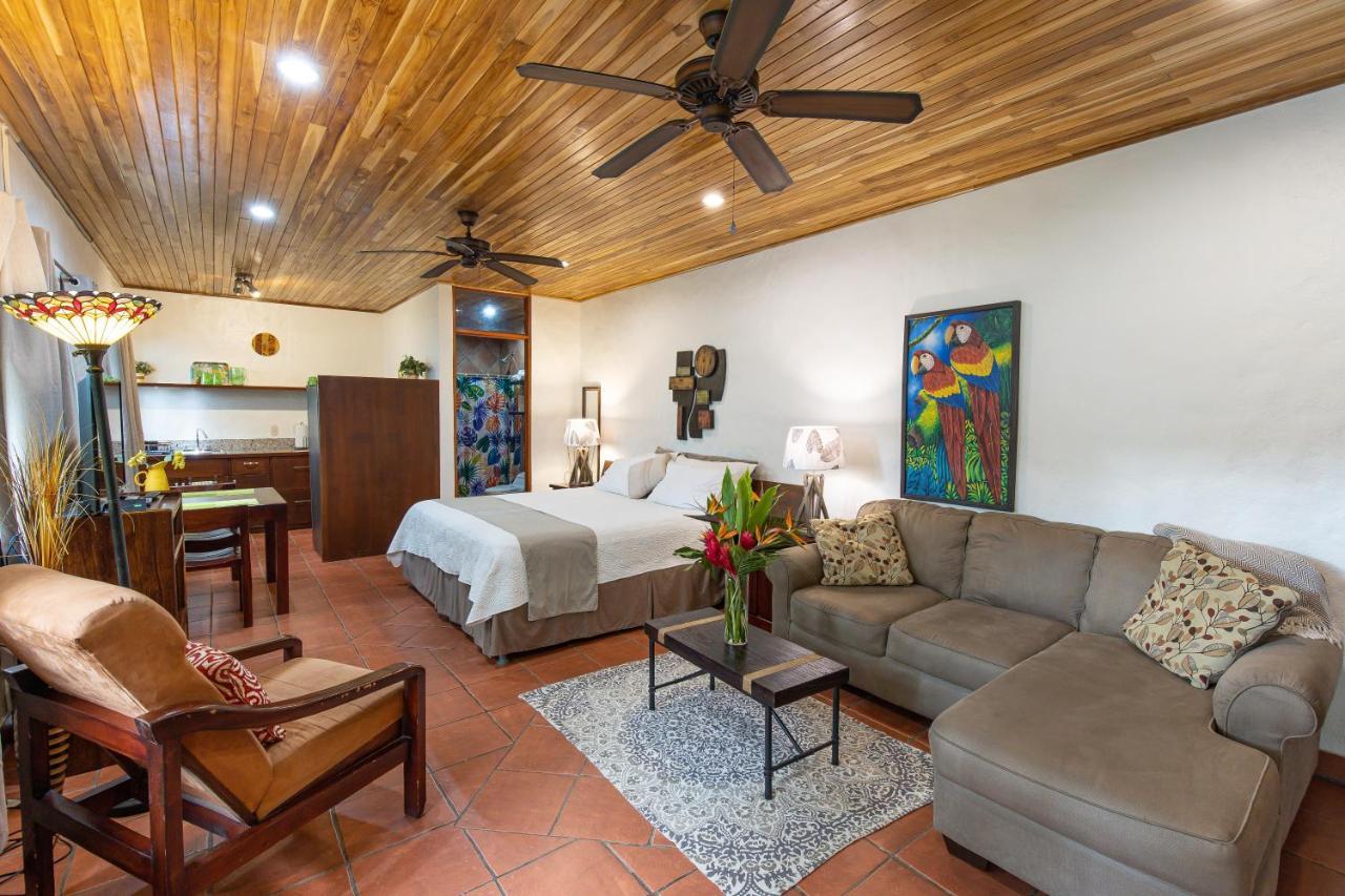 Jungle Creek Aparthotel Manuel Antonio Exterior photo
