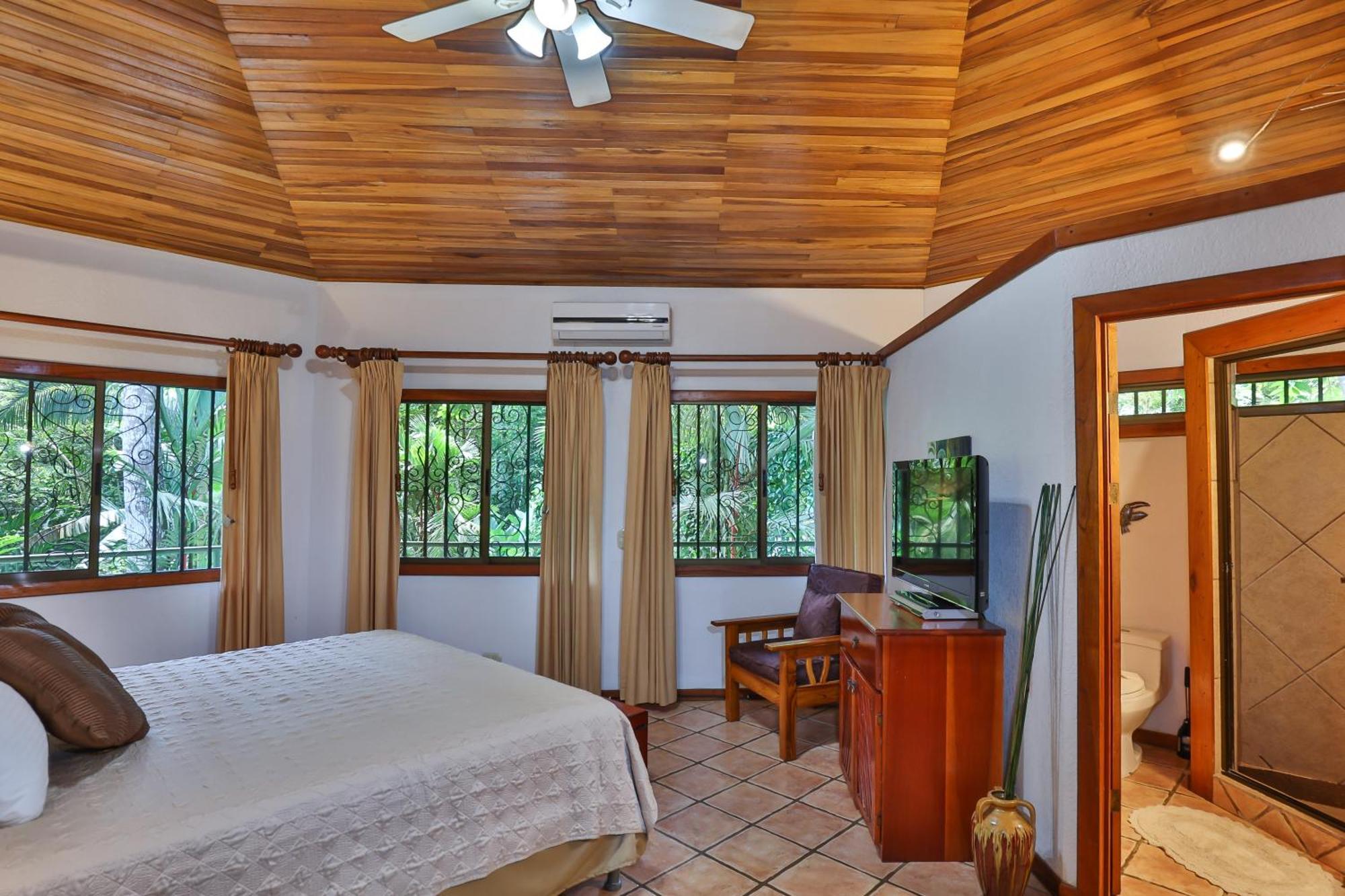 Jungle Creek Aparthotel Manuel Antonio Room photo